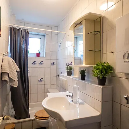 #121 Grosse, Gemuetliche In Remscheid-city